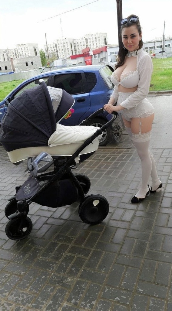 МАМАШИ ЧАСНОЕ 18+ С ДЕТСКИМИ КОЛЯСКАМИ
