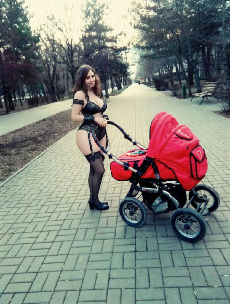 ЗАСВЕТЫ 20+ МОЛОДЫХ МАМОЧЕК С КОЛЯСКАМИ В ЧУЛКАХ НОВОЕ XXX